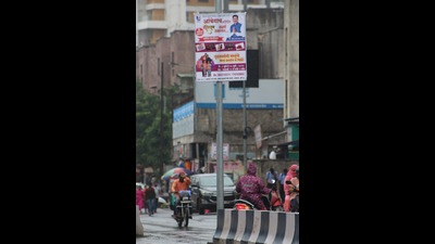 Illegal hoarding at Jambhulwadi road. (Ravindra Joshi/HT PHOTO) Illegal hoarding at Jambhulwadi road. (Ravindra Joshi/HT PHOTO)
