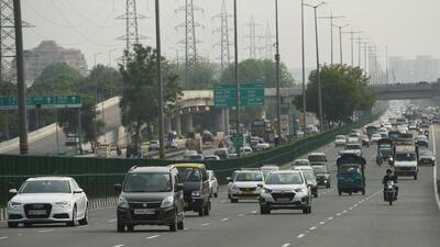Vehicles plying on the NH-48 in Gurugram on Tuesday. (Vipin Kumar/HT photo)