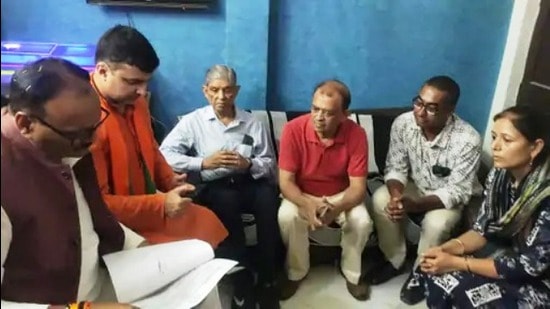 UP Deputy CM Braiesh Pathak along with MLA Harshvardhan Bajpai meeting family members of late Dr Deependra Singh in their Allahpur home in Prayagraj on Tuesday. (HT photo)