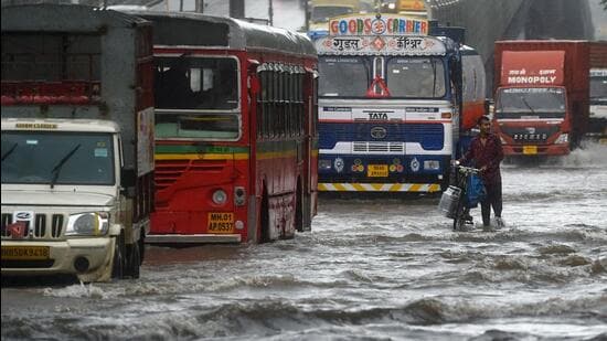 Rain batters India in rare monsoon sprint (AFP)