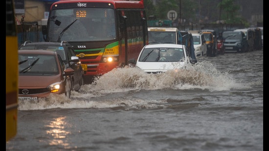 Deluge inundates Mumbai, more heavy rain to hit state; IMD sounds ...