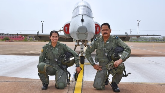 Air Commodore Sanjay Sharma and his daughter Flying Officer Ananya Sharma.(Twitter/@DefencePRO_Guj)