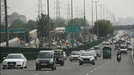 Vehicles plying on the NH-48 in Gurugram on Tuesday. (Vipin Kumar/HT photo) Vehicles plying on the NH-48 in Gurugram on Tuesday. (Vipin Kumar/HT photo)