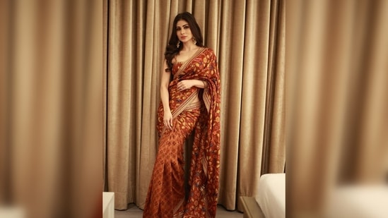 Mouni Roy also shared a video where she can be seen playing with the camera and flaunting her beautiful figure in the saree.(Instagram/@imouniroy)