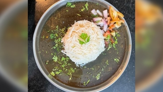 Chainsoo: The main ingredient of this dish is urad dal. Since the dal is rich in protein and essential nutrients, it makes it a healthy side. It is served with steamed rice and spicy baby potatoes.(Instagram/@pahadi_hai_hum_official)