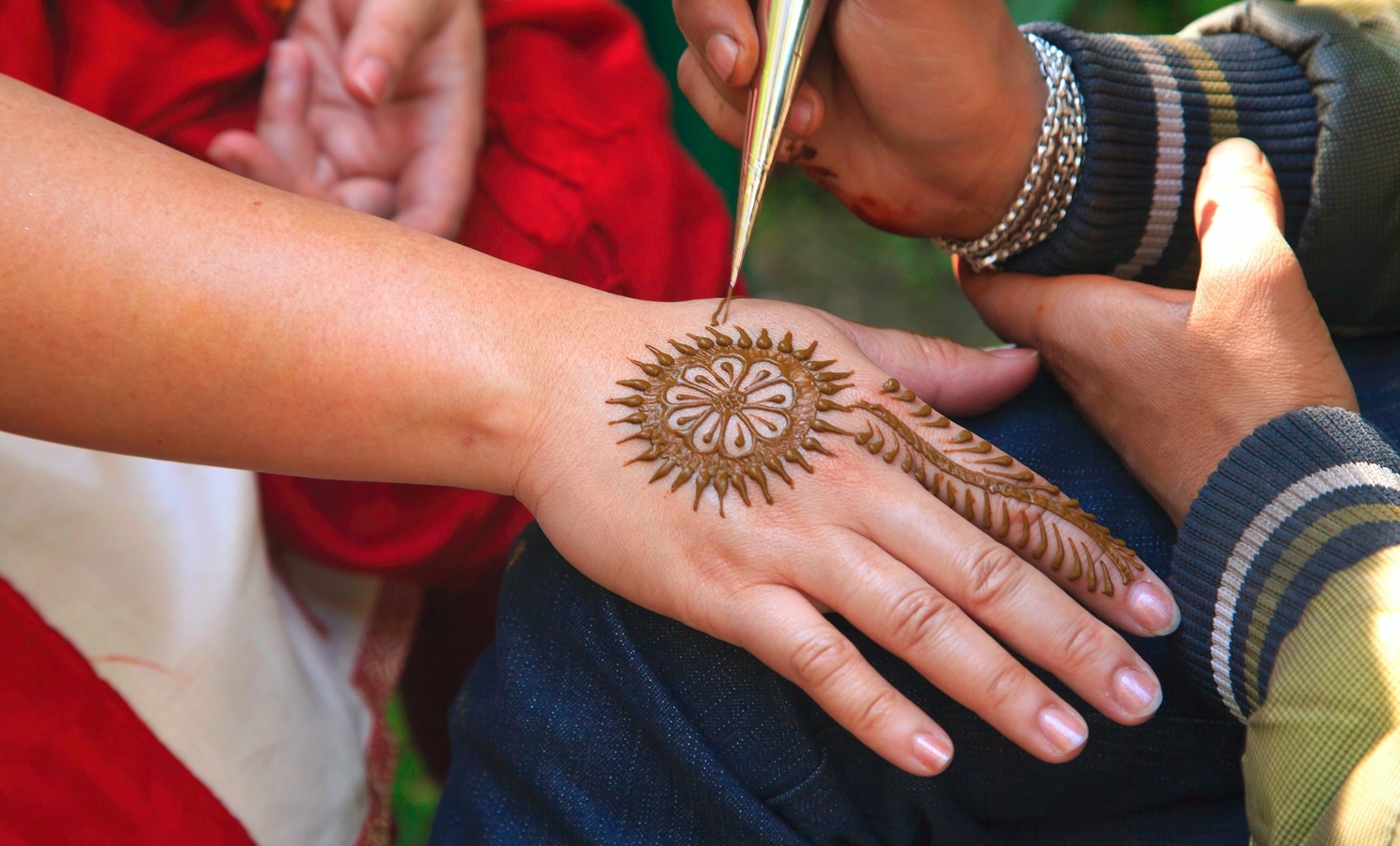 Mehndi designs to adorn your hands and feet this Karwa Chauth - The  Statesman