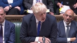 O primeiro-ministro britânico Boris Johnson fala durante o debate semanal de perguntas, no Parlamento em Londres.