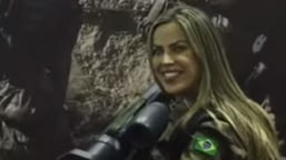 A modelo e atiradora brasileira Thalito do Valle em uma captura de tela de seu vídeo no YouTube. 