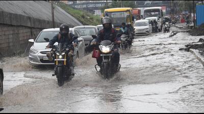Pune received heavy rains on Wednesday. PMC withdraws its alternate day water supply plan citing upcoming festivals this week. (HT)