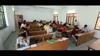 Candidates writing the B Ed Joint Entrance Examination in Lucknow on Wednesday (HT Photo)