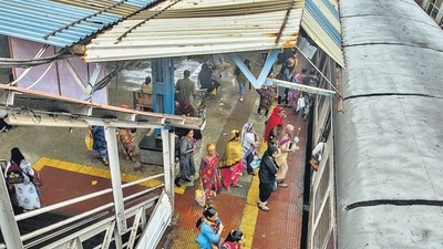 "Flooding in Sion, Matunga, Dadar. Need a boat instead of car to commute," a city resident tweeted. (HT Photo/Pratik Chorge) "Flooding in Sion, Matunga, Dadar. Need a boat instead of car to commute," a city resident tweeted. (HT Photo/Pratik Chorge)
