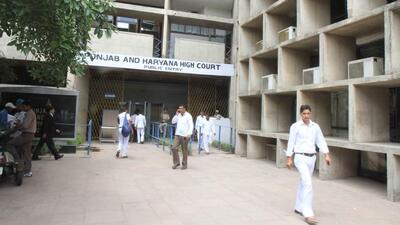 HC restrains Panchkula police from filing challan against IAS officer Verma, complainant HC restrains Panchkula police from filing challan against IAS officer Verma, complainant