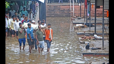 Heavy showers are expected in the city till July 9, and the IMD has sounded a yellow alert (keep a watch and stay updated) for July 6 and an orange alert (be alert and prepared) for July 7 and 8 in Chandigarh. (Ravi Kumar/HT) Heavy showers are expected in the city till July 9, and the IMD has sounded a yellow alert (keep a watch and stay updated) for July 6 and an orange alert (be alert and prepared) for July 7 and 8 in Chandigarh. (Ravi Kumar/HT)