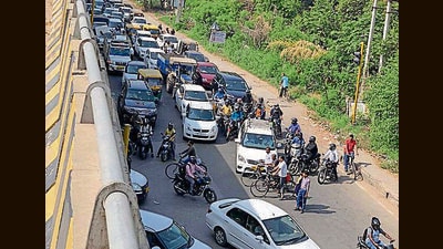 The National Highway Authority of India (NHAI) has approved two over-bridges, which are likely to reduce travel time between Kalka and Zirakpur and alleviate traffic jams on the stretch by next year. (HT PHOTo)