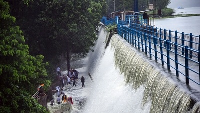 Youngsters visit the Powai Lake, overflowing due to rainfall in various parts of Maharashtra, in Mumbai. (PTI) Youngsters visit the Powai Lake, overflowing due to rainfall in various parts of Maharashtra, in Mumbai. (PTI)