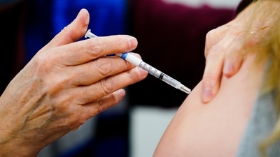Covid vaccine jabs at Mohalla clinics within two weeks: Govt (AP)