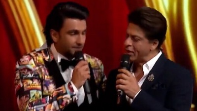 Ranveer Singh and Shah Rukh Khan's fun banter at 63rd Filmfare Awards. Ranveer Singh and Shah Rukh Khan's fun banter at 63rd Filmfare Awards.