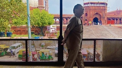 Delhiwale: His balcony walk
