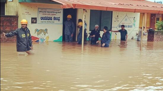 SDRF personnel during a rescue operation in Mangaluru on Wednesday. (HT Photo)