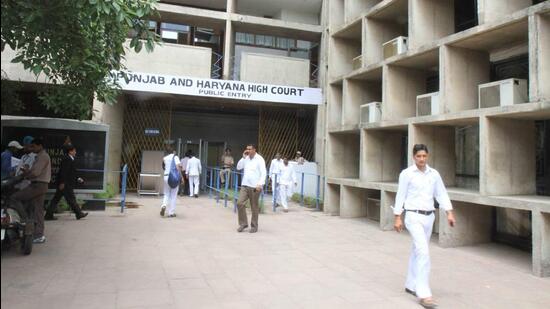 HC restrains Panchkula police from filing challan against IAS officer Verma, complainant
