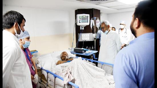 Bihar chief minister Nitish Kumar visits RJD chief Lalu Prasad at Paras Hospital in Patna on Wednesday. (Santosh Kumar/HT Photo)