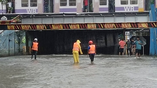 A Western Railway spokesperson said "trains are running normally" on their suburban network. The Central Railway's chief public relations officer Shivaji Sutar in a tweet said, "Train Alert! 9.30AM Trains on all corridors are running."(ANI)