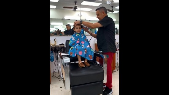 The image, taken from the viral Instagram video, shows the hearing impaired boy getting his first haircut.(Instagram/@deafmotherhood)