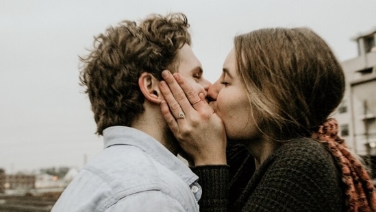 National Kissing Day: How to go in for the first kiss