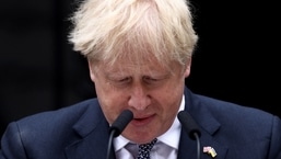 O primeiro-ministro britânico Boris Johnson faz uma declaração em Downing Street, em Londres, Grã-Bretanha, em 7 de julho de 2022. (REUTERS/Henry Nicholls)