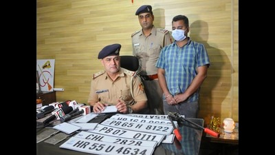 Inspector Narinder Patial, in-charge of the Chandigarh Police’s district crime cell, sharing details about the fake number plates. (Keshav Singh/HT) Inspector Narinder Patial, in-charge of the Chandigarh Police’s district crime cell, sharing details about the fake number plates. (Keshav Singh/HT)