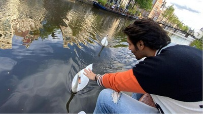 Kartik Aaryan was seen reaching his towards a swan in one of the pictures. Kartik was wearing denim jeans and a Rhude Mclaren sweater for his outing. Kartik Aaryan was seen reaching his towards a swan in one of the pictures. Kartik was wearing denim jeans and a Rhude Mclaren sweater for his outing.