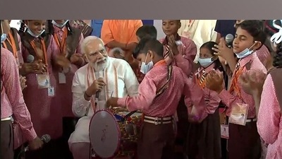 PM Modi with school children in Varanasi. (ANI) PM Modi with school children in Varanasi. (ANI)