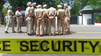Heavy security was deployed outside Punjab CM's residence. (Ravi Kumar/HT) Heavy security was deployed outside Punjab CM's residence. (Ravi Kumar/HT)