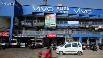 A scooterist rides past a shopping complex with the billboard of Chinese smartphone maker Vivo in Ahmedabad, India, December 14, 2018 REUTERS/Amit Dave (REUTERS) A scooterist rides past a shopping complex with the billboard of Chinese smartphone maker Vivo in Ahmedabad, India, December 14, 2018 REUTERS/Amit Dave (REUTERS)