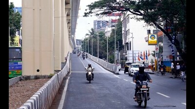 Less traffic was observed at Nal stop flyover on Thursday. (Rahul Raut/HT PHOTO)