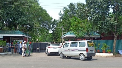Vehicles carrying Palki sahib and Granthis at Punjab chief minister Bhagwant Mann's official residence in Chandigarh were also seen. (Photo by Ravi Kumar/HT) Vehicles carrying Palki sahib and Granthis at Punjab chief minister Bhagwant Mann's official residence in Chandigarh were also seen. (Photo by Ravi Kumar/HT)
