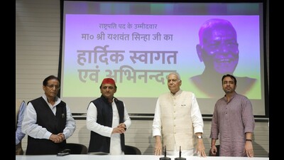 Joint Opposition candidate for the President’s post Yashwant Sinha was addressing a press conference at Samajwadi Party state headquarters in Lucknow on Thursday. (Deepak Gupta/HT) Joint Opposition candidate for the President’s post Yashwant Sinha was addressing a press conference at Samajwadi Party state headquarters in Lucknow on Thursday. (Deepak Gupta/HT)