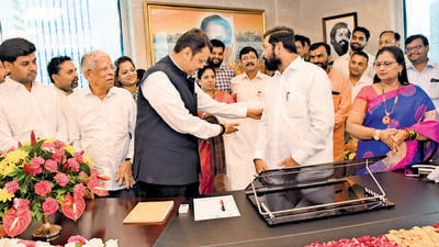 Chief minister Eknath Shinde along with Dy CM Devendra Fadnavis took charge of the office at Mantaralaya on Thursday (HT Photo)