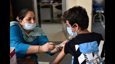 Gurugram, India - July 7, 2022: A health worker inoculates a person with a dose of Covid-19 vaccine at an Urban Primary Health Center (UPHC) polyclinic in Sector 31, in Gurugram, India, on Thursday, July 7, 2022. (Photo by Vipin Kumar/ Hindustan Times) (Hindustan Times) Gurugram, India - July 7, 2022: A health worker inoculates a person with a dose of Covid-19 vaccine at an Urban Primary Health Center (UPHC) polyclinic in Sector 31, in Gurugram, India, on Thursday, July 7, 2022. (Photo by Vipin Kumar/ Hindustan Times) (Hindustan Times)