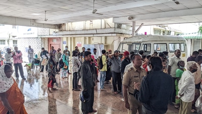 Chaos prevailed as patients crowded at Sassoon General Hospital on Thursday after its healthcare management information system was shut down. (Shankar Narayan/HT PHOTO)