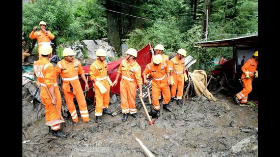 Rescuers continued to search for the four men who went missing after flashfloods destroyed three camping sites at Chonjh village in Kullu district on Wednesday. (HT PHOTO) Rescuers continued to search for the four men who went missing after flashfloods destroyed three camping sites at Chonjh village in Kullu district on Wednesday. (HT PHOTO)