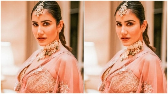 Sonnalli played muse to fashion designer house Pawan and Pranav Haute Couture and picked a golden lehenga from the shelves.(Instagram/@sonnalliseygall)