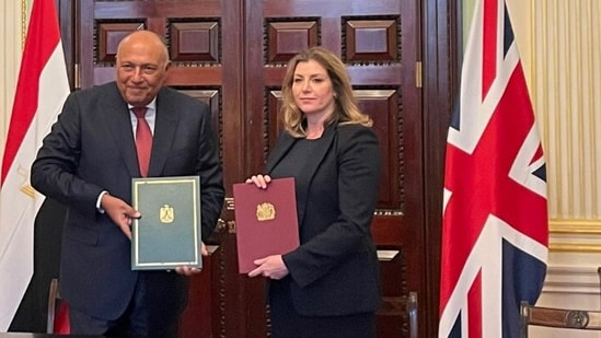 Penny Mordaunt (right) is tipped to succeed Boris Johnson as the UK's new premier. (twitter.com/PennyMordaunt)
