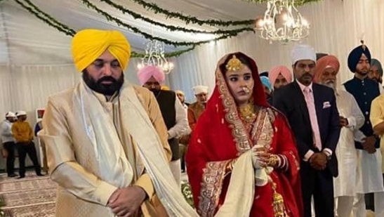 Punjab CM Bhagwant Mann ties knot, 'Din Shagna Da Chadya,' tweets bride Gurpeet | Latest News India - Hindustan Times