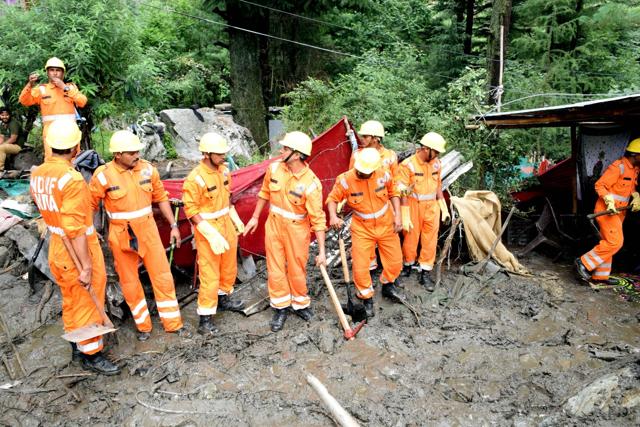 Rescuers continued to search for the four men who went missing after flashfloods destroyed three camping sites at Chonjh village in Kullu district on Wednesday. (HT PHOTO) Rescuers continued to search for the four men who went missing after flashfloods destroyed three camping sites at Chonjh village in Kullu district on Wednesday. (HT PHOTO)
