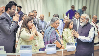 New Delhi, India - July 8, 2022: Prime Minister Narendra Modi greets former Union finance minister Arun Jaitley’s family members during the inaugural Arun Jaitley Memorial Lecture series at Vigyan Bhawan in New Delhi, India on Friday, July 08, 2022. (Photo by Raj K Raj/Hindustan Times) (Hindustan Times) New Delhi, India - July 8, 2022: Prime Minister Narendra Modi greets former Union finance minister Arun Jaitley’s family members during the inaugural Arun Jaitley Memorial Lecture series at Vigyan Bhawan in New Delhi, India on Friday, July 08, 2022. (Photo by Raj K Raj/Hindustan Times) (Hindustan Times)