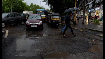 Only 14 locations in Navi Mumbai have potholes, claims NMMC; residents spot more in internal roads. (BACHCHAN KUMAR/HT PHOTO) Only 14 locations in Navi Mumbai have potholes, claims NMMC; residents spot more in internal roads. (BACHCHAN KUMAR/HT PHOTO)