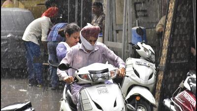 Hoshiarpur, SBS Nagar, Rupnagar, Ludhiana, Jalandhar and several other cities of Punjab are likely to witness heavy showers over the weekend. (Sameer Sehgal/HT)
