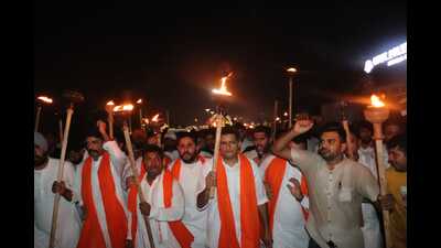 Congress leader and Rajya Sabha MP Deepender Hooda leading a ‘mashaal jaloos’ against the Agnipath scheme in Ambala. (HT Photo) Congress leader and Rajya Sabha MP Deepender Hooda leading a ‘mashaal jaloos’ against the Agnipath scheme in Ambala. (HT Photo)