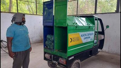 Ludhiana MC begins trials of e-rickshaws for door to door collection of waste in Ludhiana on Friday. (HT Photo) Ludhiana MC begins trials of e-rickshaws for door to door collection of waste in Ludhiana on Friday. (HT Photo)